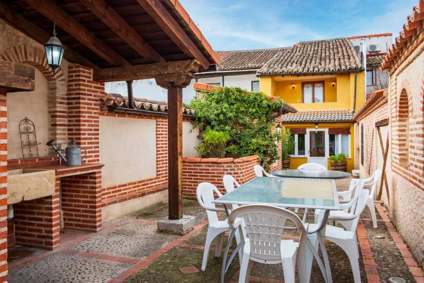 Holiday home with barbeque, garden & terrace | Garden view - Image 1