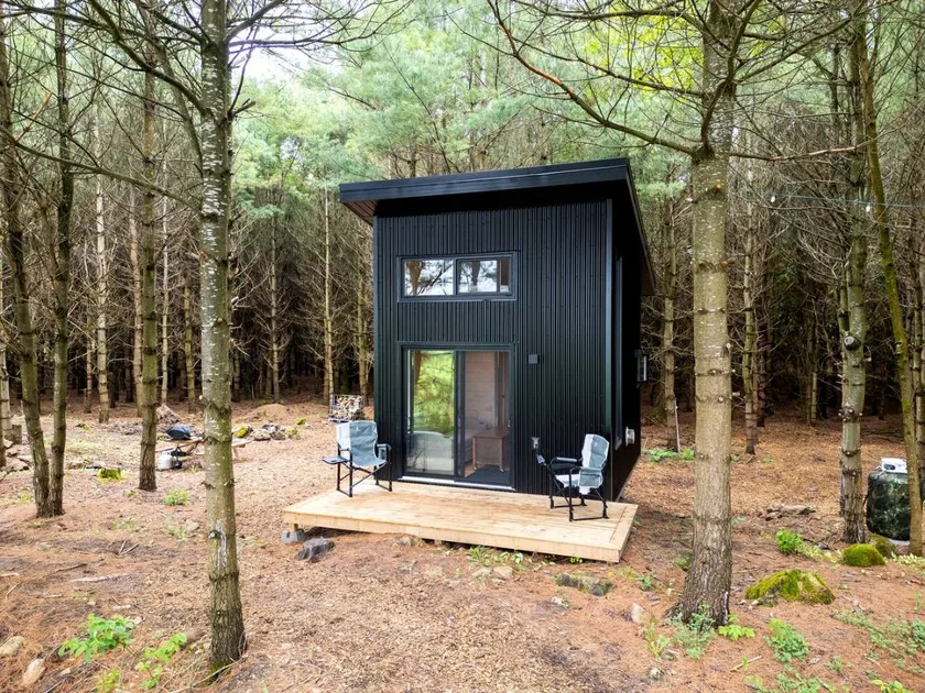 Cozy Getaways in Canada, in this Charming Tiny House with Fire Pit in Ontario - Image 1
