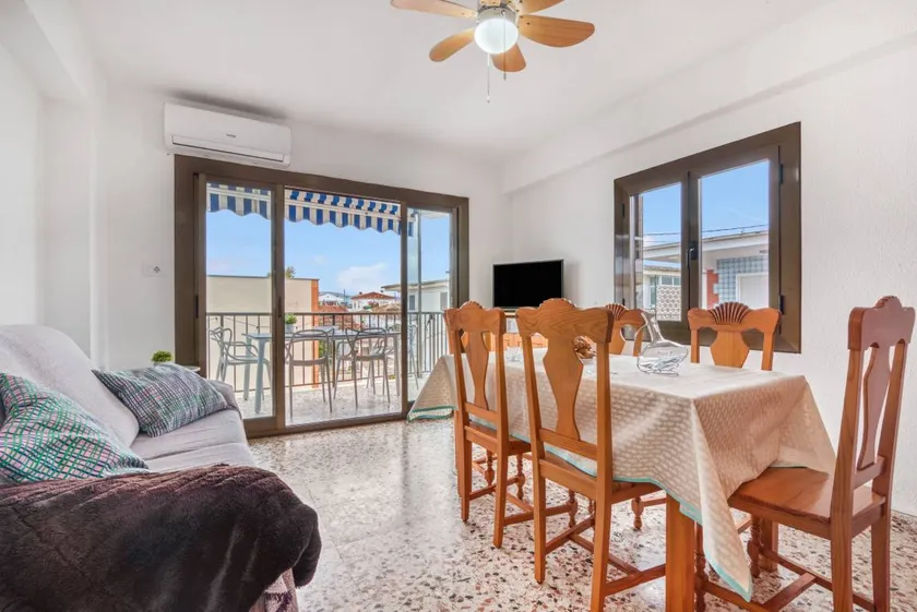 Holiday home with terrace - Image 1