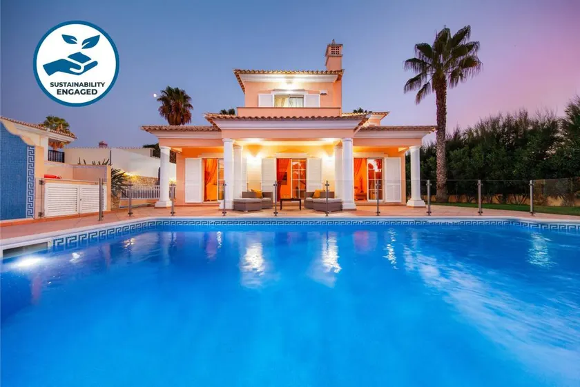 Villa with terrace, private pool & garden - Image 1