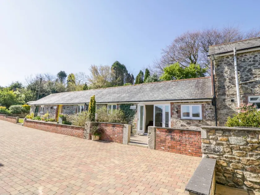 Fully equipped cottage with garden - Image 1