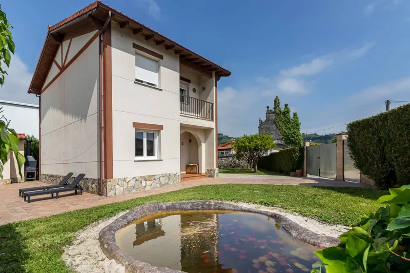Holiday home with terrace, barbeque & garden | Garden view - Image 1