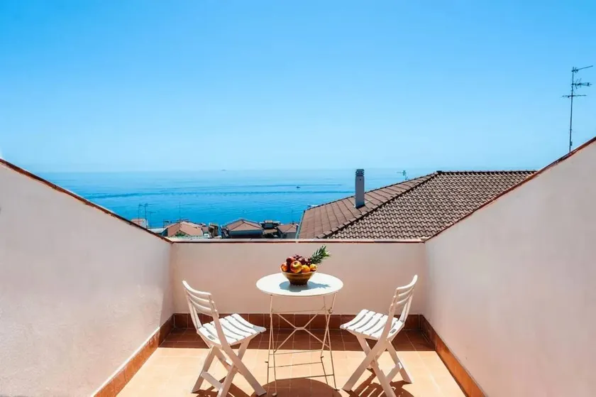 Apartment with terrace | Sea view - Image 1