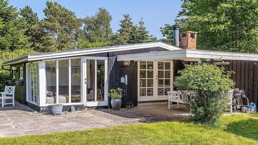 House with barbeque & terrace - Image 1
