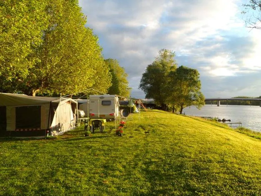 Charmant mobil-home avec terrasse - Image 1