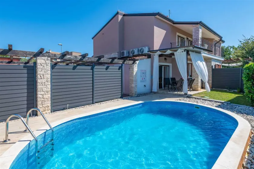 Apartment Ugrin, a relaxing vacation near Umag - Image 1