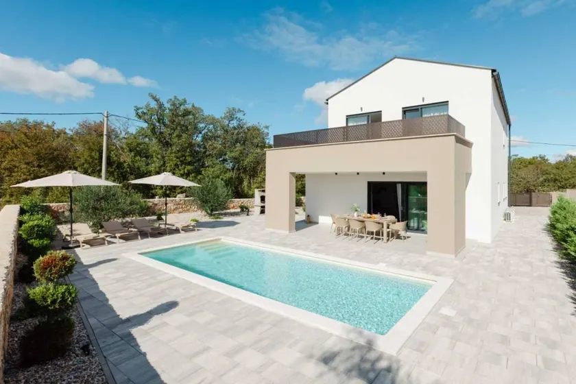 Villa apta para familias con terraza, barbacoa y piscina | Vistas a la piscina | Se admiten mascotas - Image 1