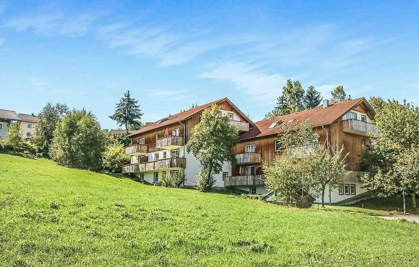 Child-friendly pleasant flat with heated pool, garden & BBQ - Image 1
