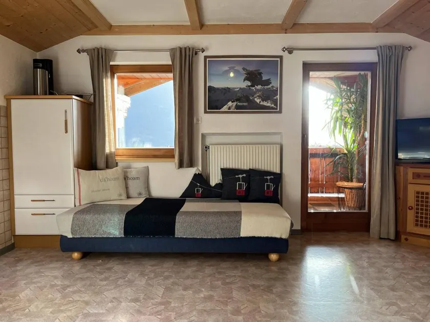Child-friendly flat with garden - Image 1