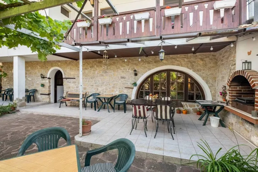 Holiday home with garden & barbecue | Mountain view - Image 1