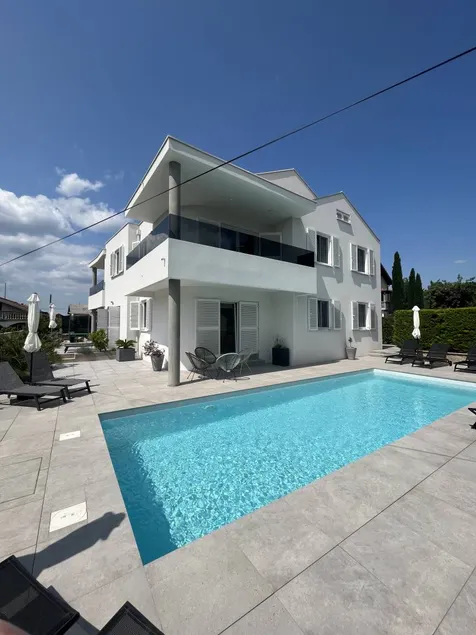 Kinderfreundliches großzügiges Ferienhaus mit Terrasse, privatem Pool und Garten | Gartenblick | Haustierfreundlich - Image 1
