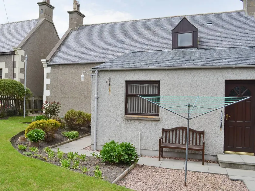 Cottage with garden | River view - Image 1