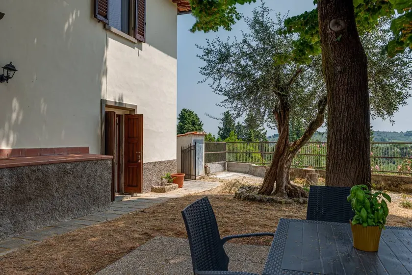 Zimmer 'Ulivo mit Garten' mit Bergblick, WLAN und Klimaanlage - Image 1