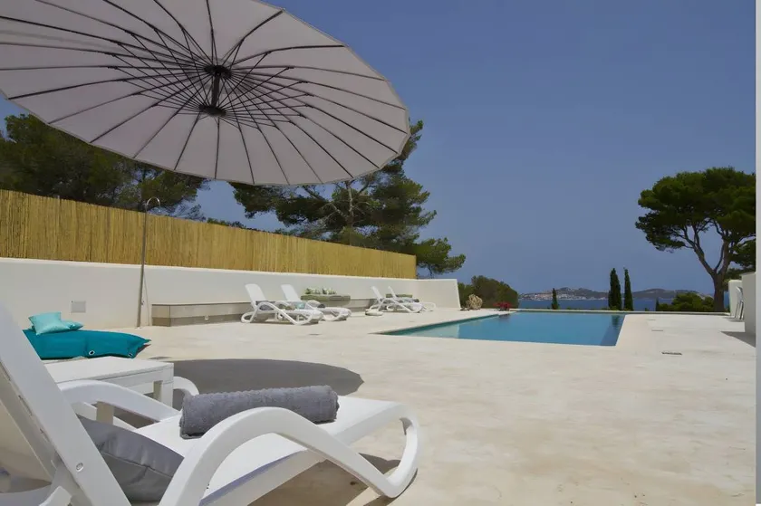 Children-friendly house with private pool, terrace & BBQ | Mountain view | Next to the beach | Good for workation | Pets allowed - Image 1