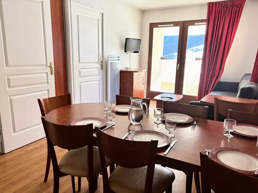 Charming apartment with garden, heated pool & terrace | Next to the ski | Dogs allowed - Image 1
