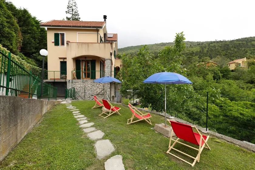 Apartment with barbeque, terrace & garden | Mountain view - Image 1