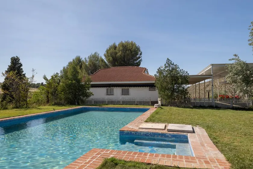 Ferienhaus mit Terrasse, Garten und privatem Pool | Bergblick - Image 1
