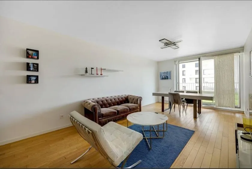 Apartment with terrace - Image 1