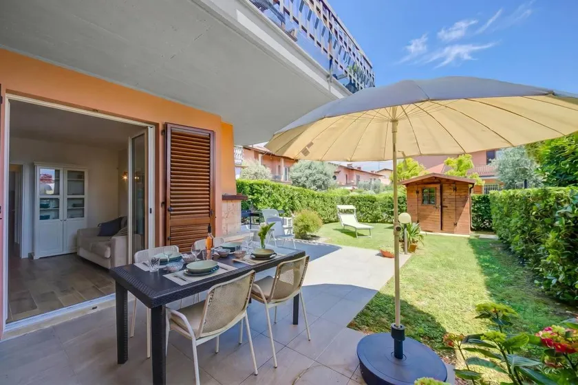Appartement avec terrasse, barbecue et piscine - Image 1