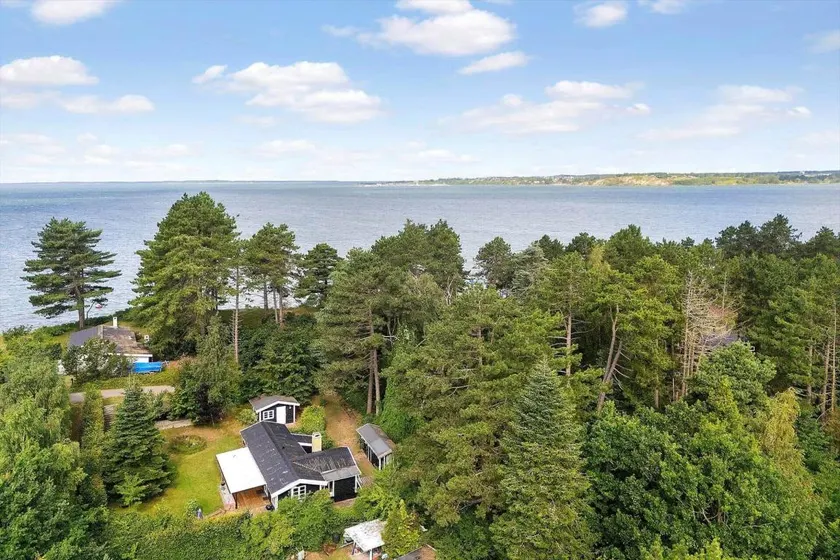 Holiday home with terrace & barbecue - Image 1