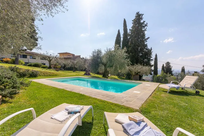 Villa avec jardin, barbecue et piscine privée - Image 1