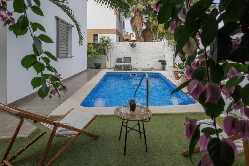 Ferienhaus 'Casa Moderna Con Piscina' mit privatem Pool, WLAN und Klimaanlage - Image 1