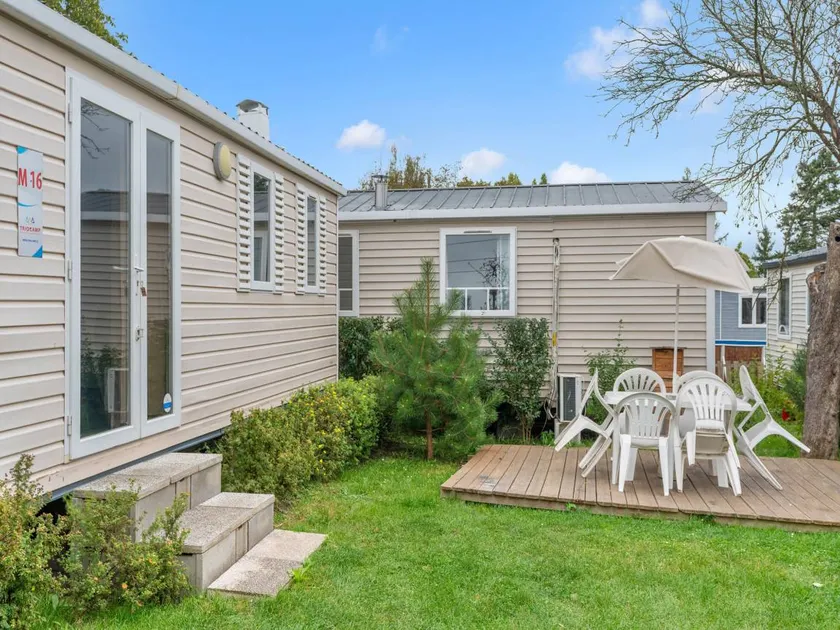 Holiday home with pool, terrace & garden - Image 1