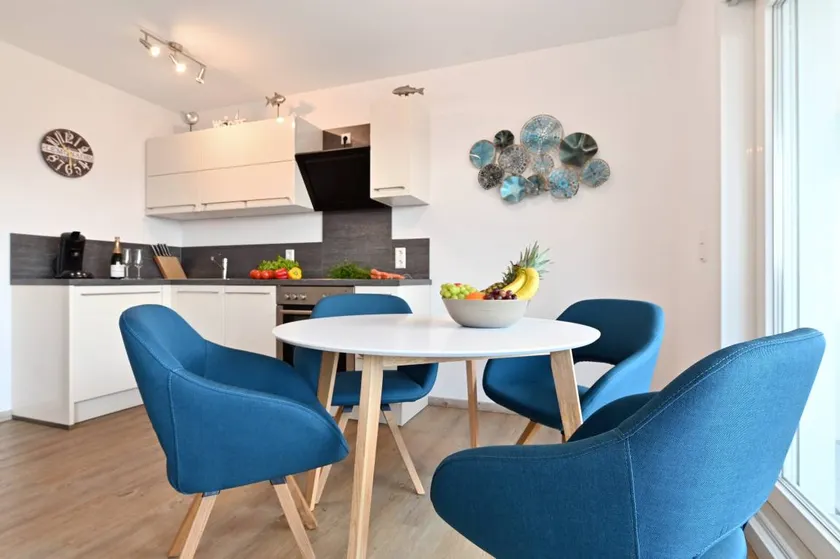 Fully equipped apartment with garden & terrace - Image 1