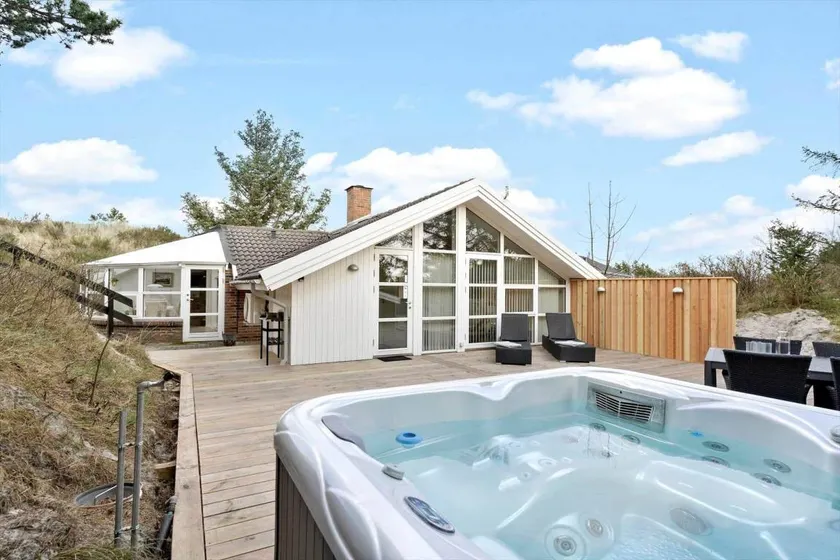 Holiday home with garden, sauna & jacuzzi - Image 1