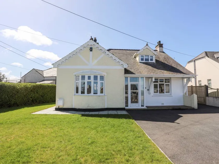 Child-friendly cottage with garden | Dogs allowed - Image 1