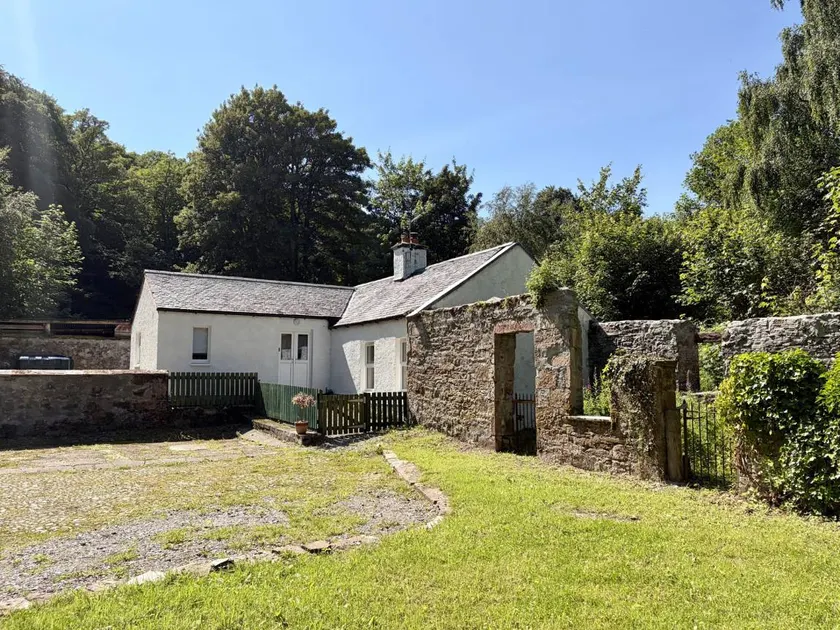 Fully equipped pleasant cottage with garden | Dogs allowed - Image 1