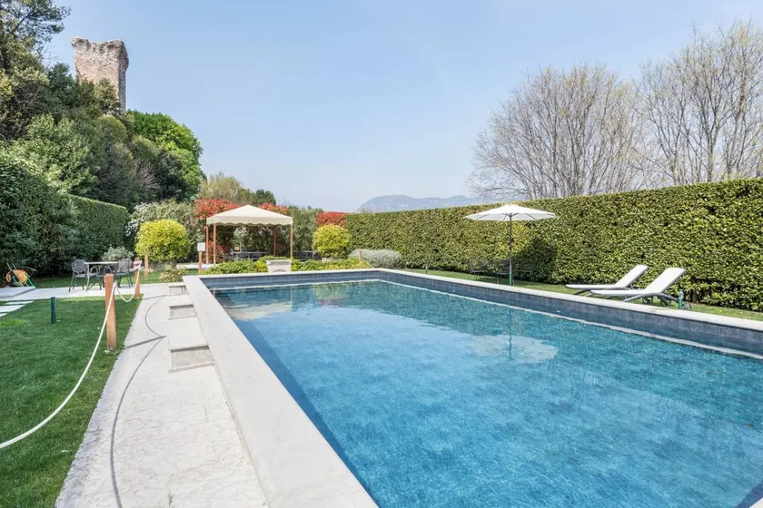 Apartment 'Antica Torre Byron' with Shared Pool, Wi-Fi, and Air Conditioning - Image 1