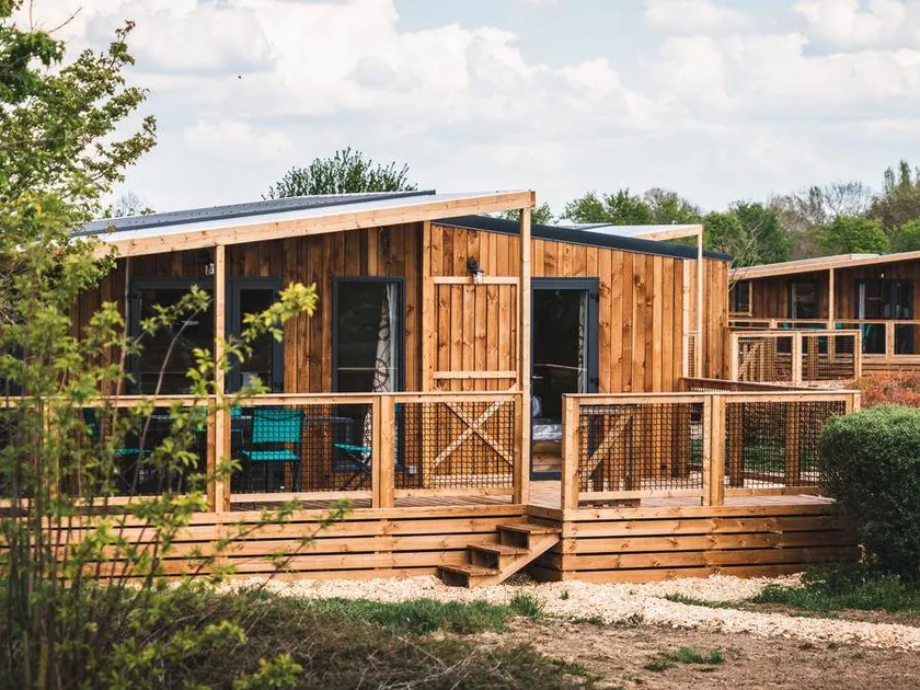 Lovely chalet with terrace & heated pool | Pet-friendly - Image 1