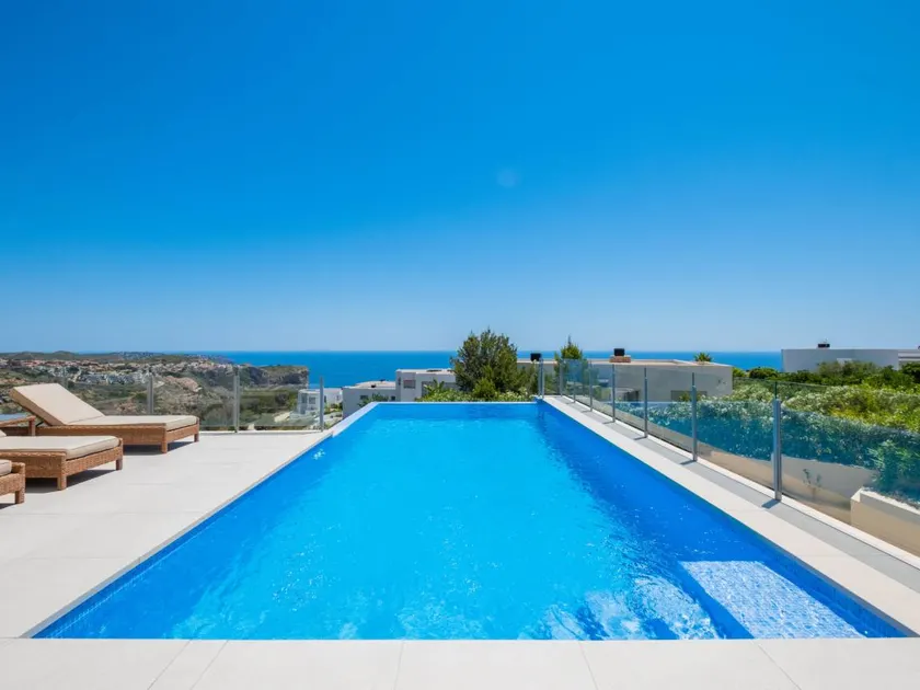 Holiday home with barbecue, garden & terrace | Sea view | Perfect for remote work - Image 1