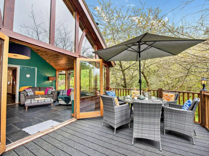 Lodge with garden - Image 1