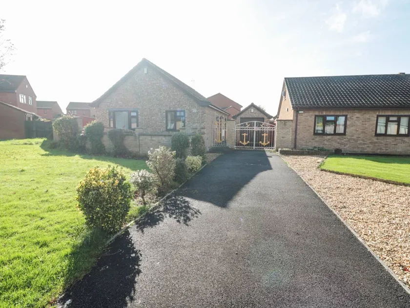 Family-oriented cottage with garden | Beach view - Image 1