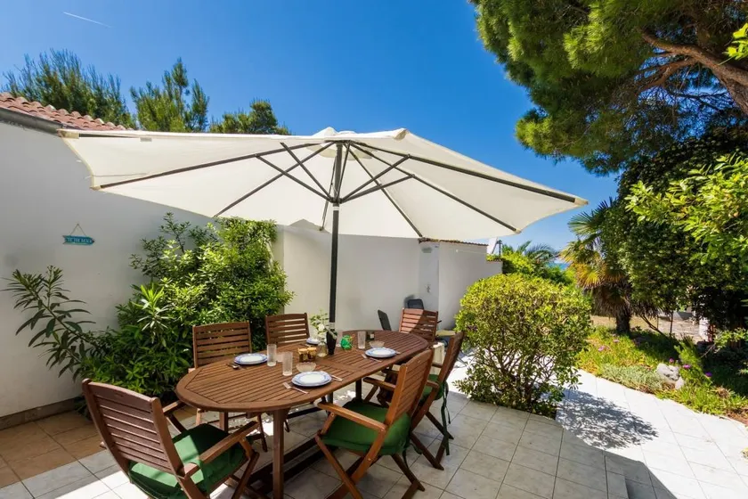 Holiday apartment with terrace - Image 1