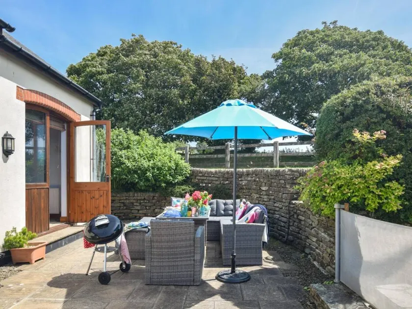 Fully equipped cottage with terrace & garden | Pets are welcome - Image 1
