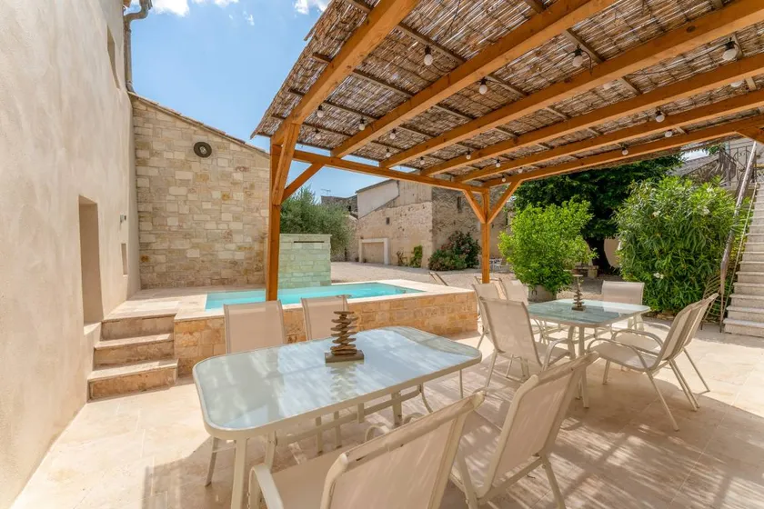 Holiday home with pool, terrace & garden - Image 1