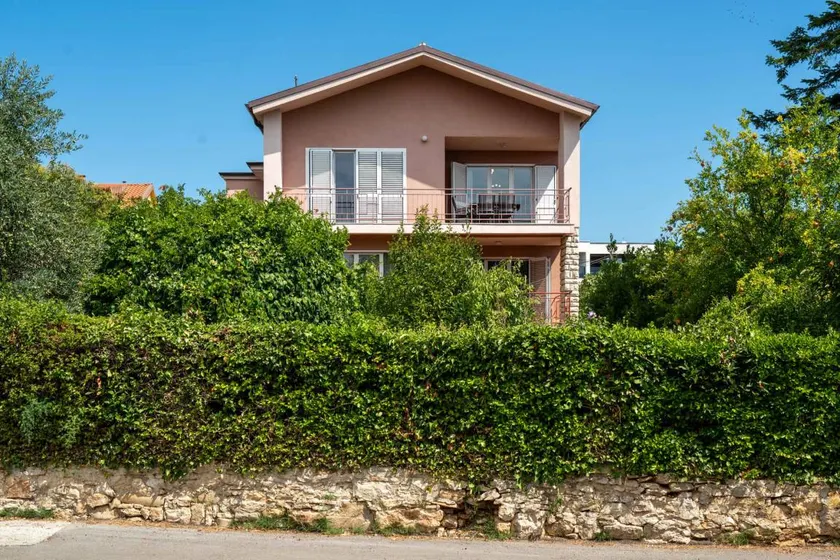Fully equipped beautiful holiday apartment with terrace, garden & barbecue | Dogs allowed - Image 1