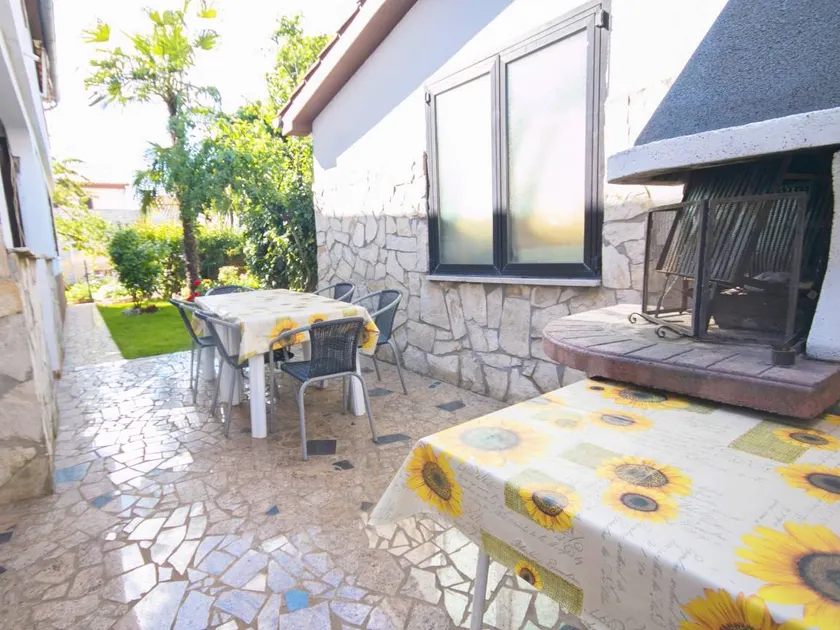 Flat with garden - Image 1