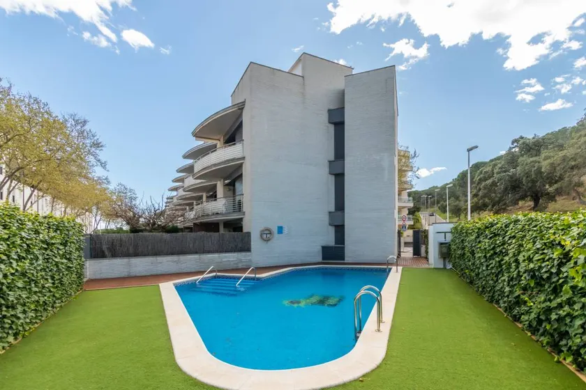 Fully equipped apartment with garden, pool & terrace | Sea view | Beach nearby | Pet-friendly - Image 1