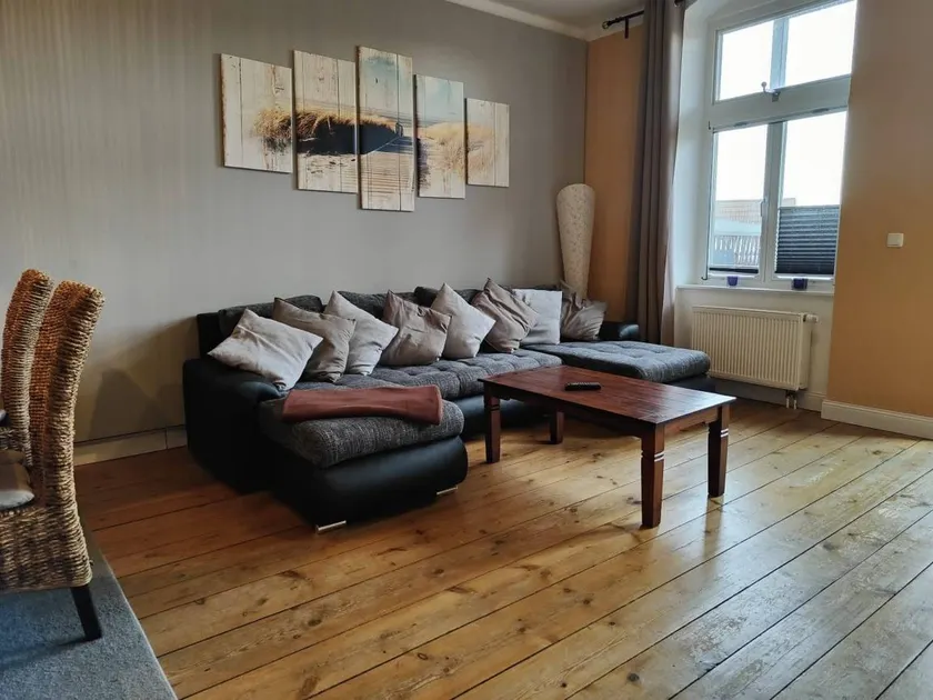 Apartment with terrace - Image 1