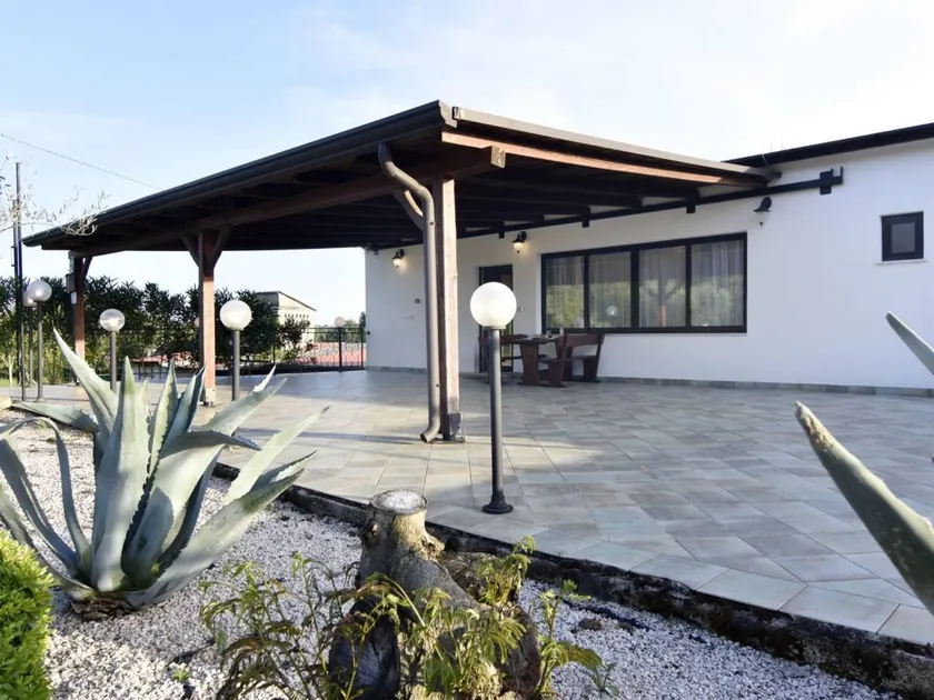 Holiday apartment with terrace - Image 1