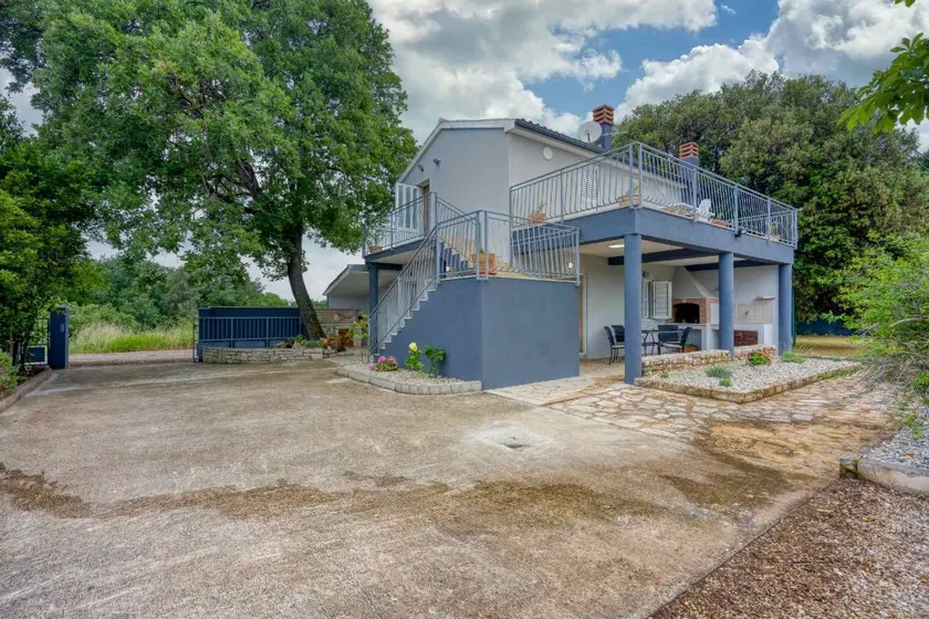 Apartamento vacacional con terraza y barbacoa - Image 1