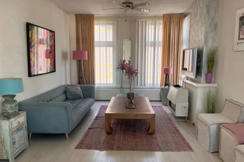 Flat with terrace - Image 1