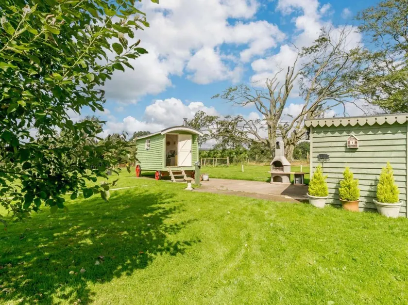 Cottage with barbecue & garden - Image 1
