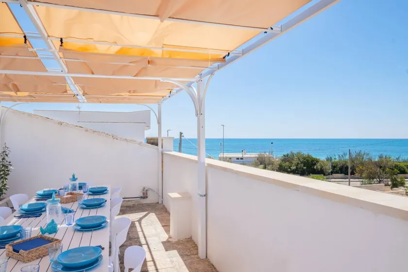 Holiday home with barbecue & terrace | Panoramic view - Image 1
