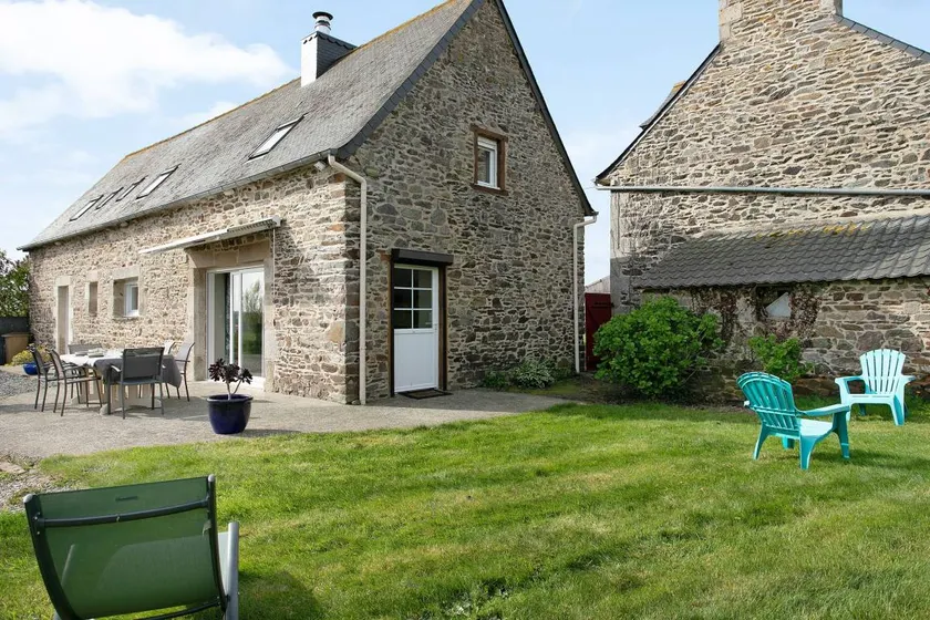 Fully equipped holiday home with barbeque, terrace & garden | Garden view | Dogs allowed - Image 1