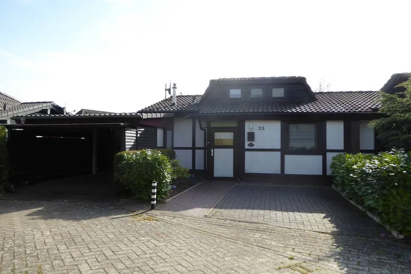 Holiday home with barbecue, terrace & garden | Next to the beach - Image 1